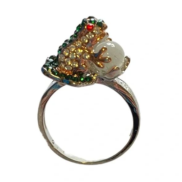 Frog Holding Crystal Ball Ring - Picture 1 of 1